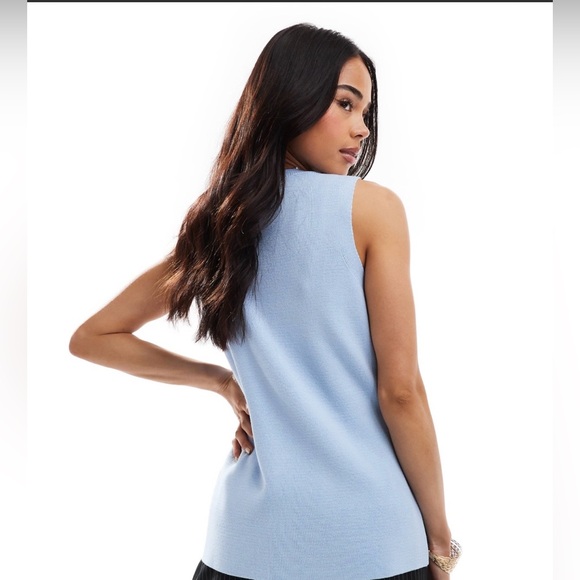 Chic Sky Blue Buttoned Blouse - Picture 7 of 9